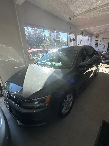 2013 Volkswagen Jetta Hybrid — carro usado en venta en Auto Marín, Novato CA — foto 1