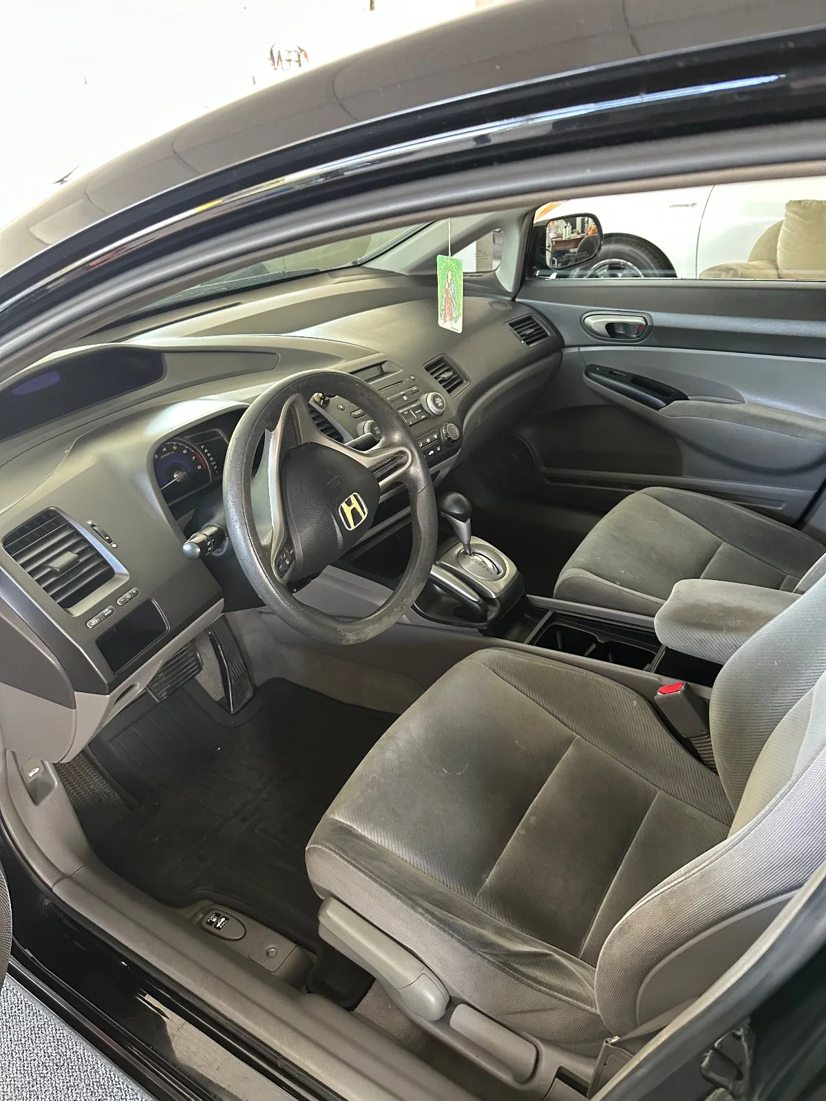 2011 Honda Civic LX Sedan — for sale at Auto Marín, Novato CA — photo 3 de 3